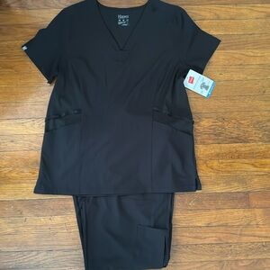 Hanes Comfort Fit Scrub Set, top with matching Scrub jogger pants